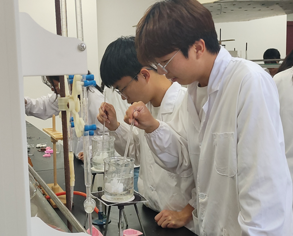 化学与材料科学学院举办的“手工皂DIY|快乐制皂”活动